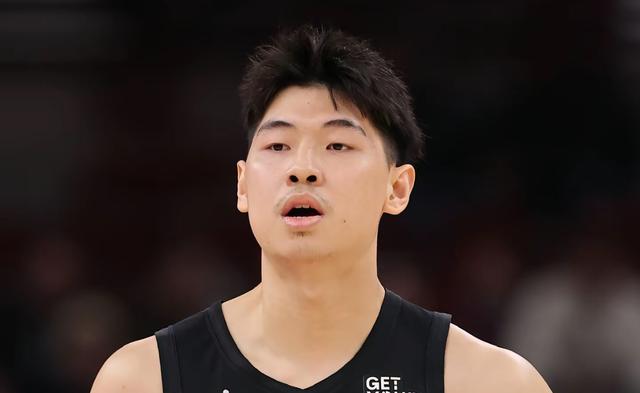 国际比赛日布鲁克林篮网调整名单以备英超，官宣签约环节打磨，震撼外界，心理建设被强调的简单介绍