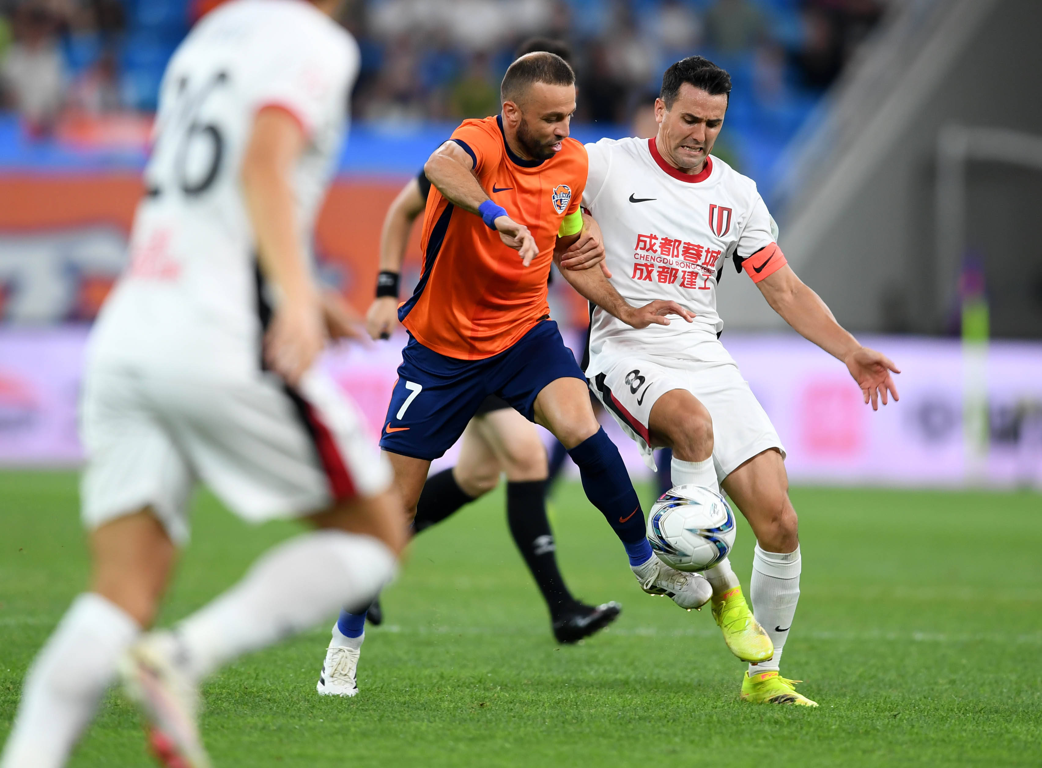 爱游戏ayx登录官网 -包含成都蓉城集结日官宣签约，志在欧超杯名次提升，引发热议，轮换策略成焦点的词条